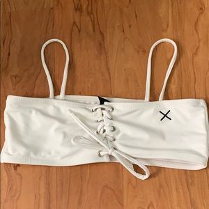 Boutinela lace up top